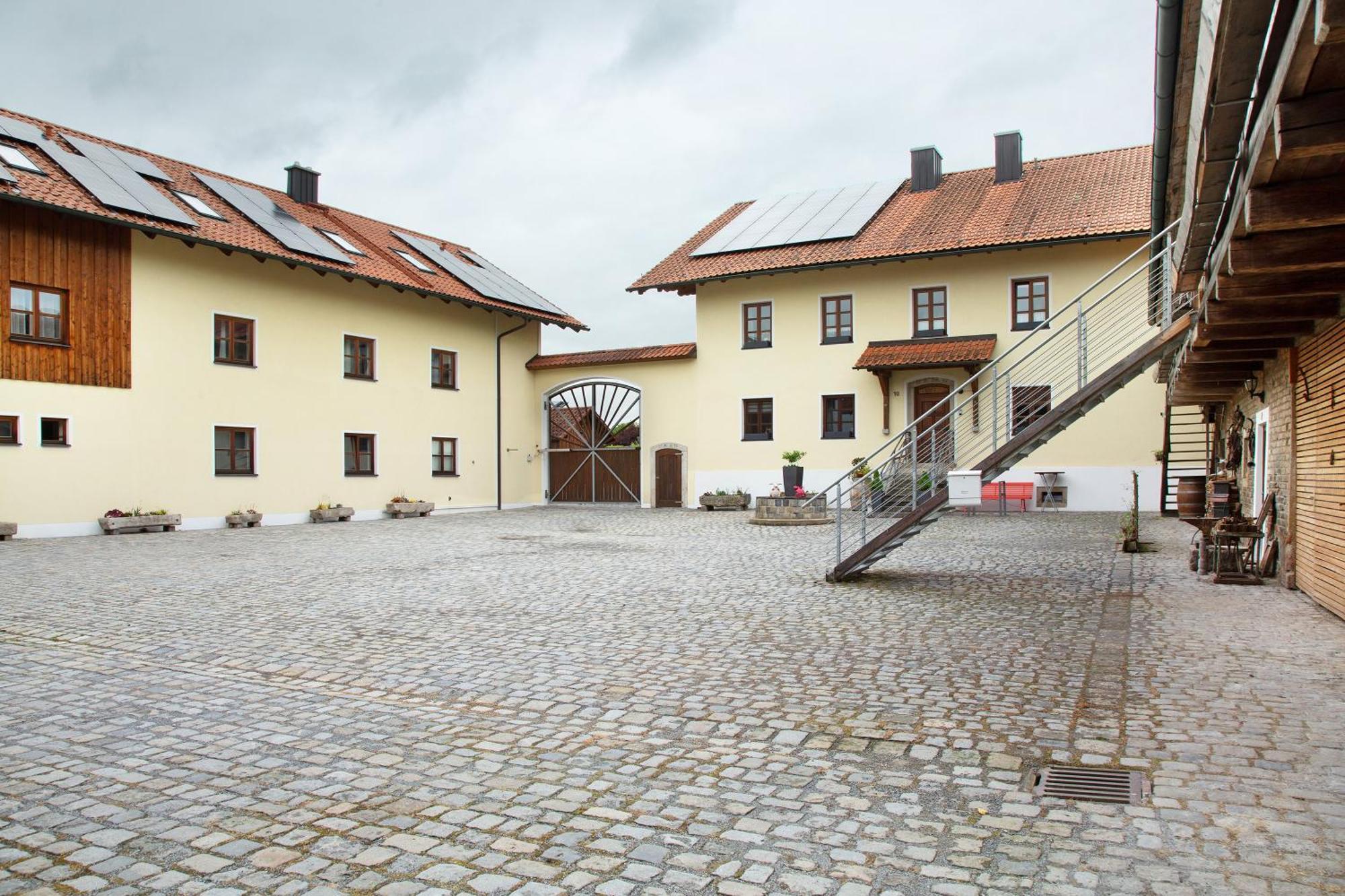 Schoenauer Hof - Rosalie Passau